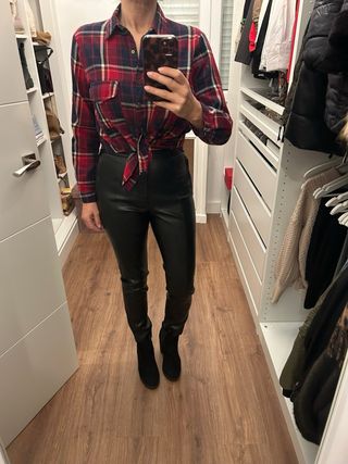 Camisa de cuadros azul y roja