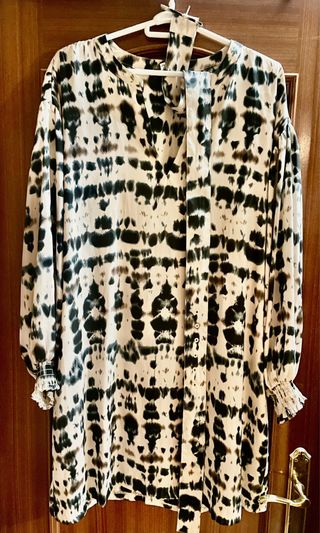 Vestido corto estampado tie-dye