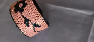 Pulsera de pedrería ancha rosa y azul con flores