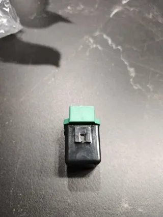 Relé AHL con fusible 30A