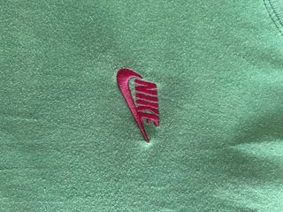 Camiseta Nike Verde Logo Granate