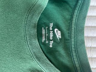 Camiseta Nike Verde Logo Granate