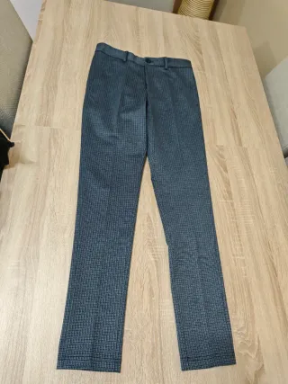 Traje de chaqueta gris y azul