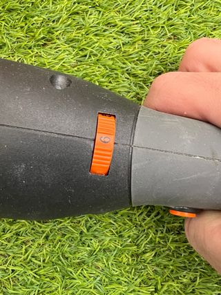 Pulidora eléctrica naranja y negra