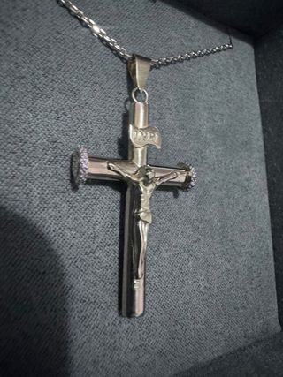 Colgante Cruz de ORO 18k con Diamantes