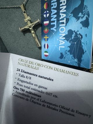 Colgante Cruz de ORO 18k con Diamantes