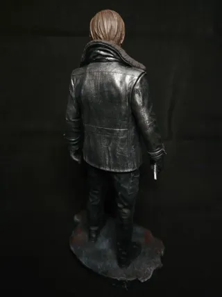 Figura Leon Resident Evil Requiem 24 cm