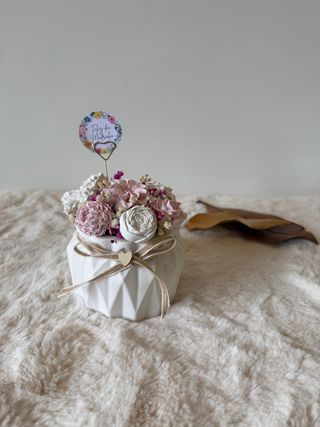 Vaso cerâmica com flores secas