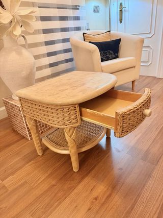 Mesita auxiliar mimbre vintage