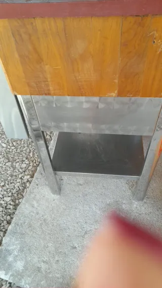 Mesa de corte madera y metal