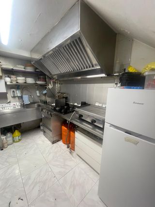 Se traspasa bar con licencia de cocina