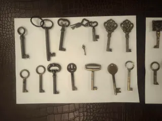 Set di chiavi antiche