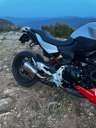 BMW F900R modelo A2 - Pocos KM
