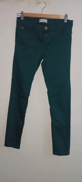 Pantalón vaquero verde Stradivarius Talla L