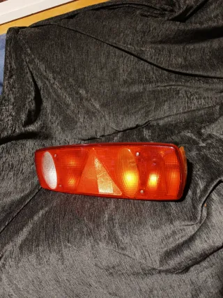 Piloto trasero camión marca Cobo