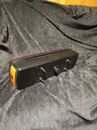 Piloto trasero camión marca Cobo