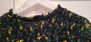 Blusa Zara floral negra con volantes