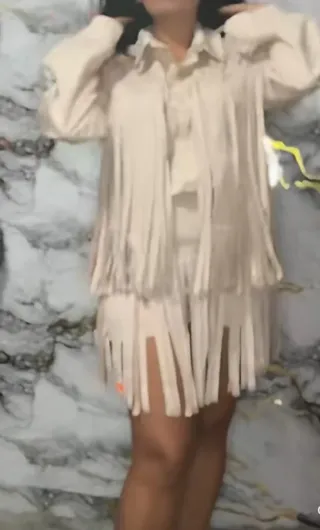 Conjunto beige con flecos