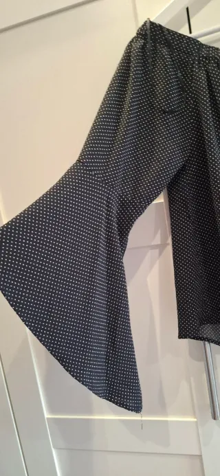 Blusa Atmosphere lunares talla S