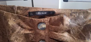 Falda Zara efecto piel estampado serpiente