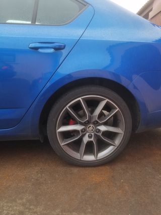 Vendo o cambio llantas de 18 por unas de 19