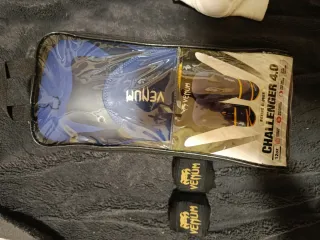 Guantes Venum Challenger 4.0 12oz + Vendas
