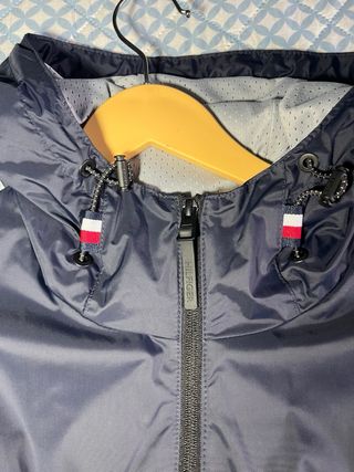 Chaqueta Tommy Hilfiger Azul Marino con Capucha