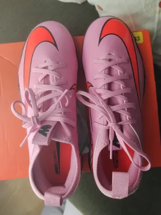 Bambas de fútbol Nike rosas
