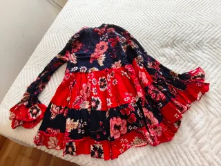 Camisa Love T floral azul y roja Talla M/L