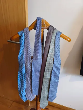 Chaqueta de caballero y 7 corbatas