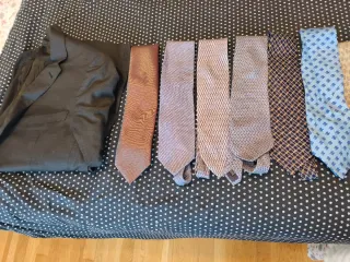 Chaqueta de caballero y 7 corbatas