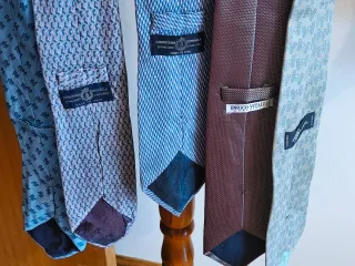 Chaqueta de caballero y 7 corbatas