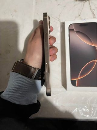 iPhone 16 Pro Max Dorado