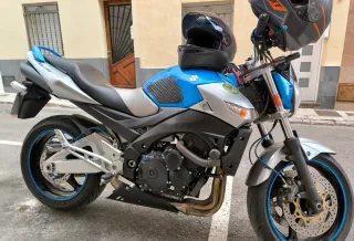 Suzuki GSR 600  Azul/Plata 110 kw