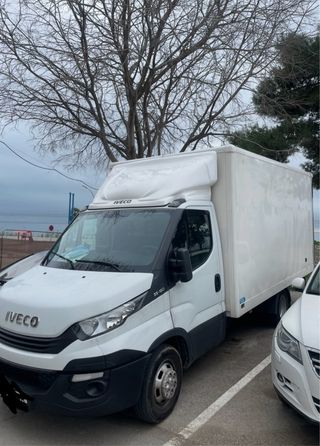 Vaciados de pisos y naves con furgoneta carrozada