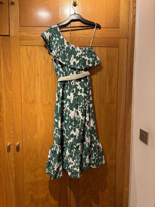 Vestido MANGO. Estampado floral en blanco y verde