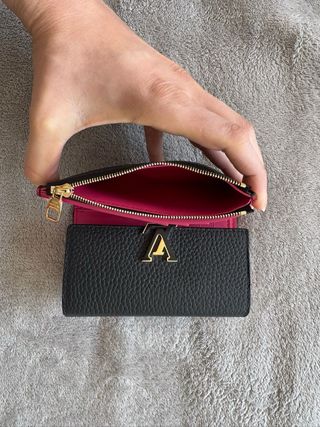 Monedero Louis Vuitton Capucines Negro Rosa
