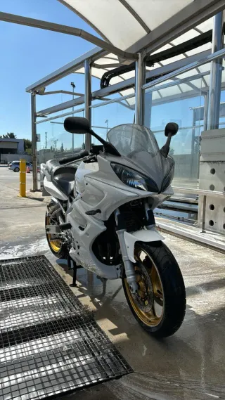 Moto Yamaha Kawasaki honda bmw