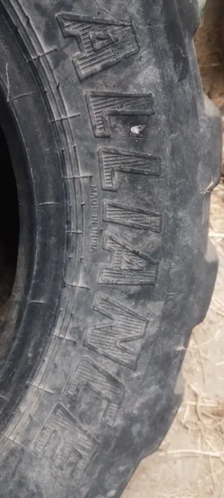 Neumático retro mixta