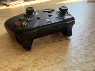 Mando xbox one negro