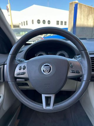 Jaguar XF 4.2 V8 Premium Luxury