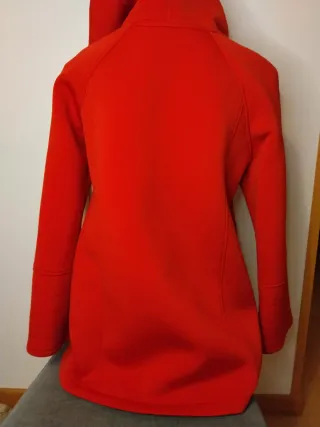 Chaqueta tipo capas cortas color rojo