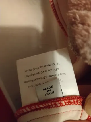 Chaqueta tipo capas cortas color rojo