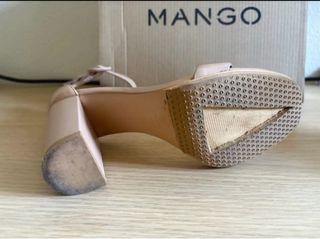 Sandalias piel color beige - nude talla 37. Mango