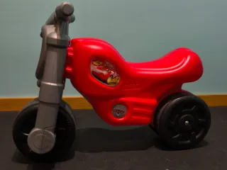 Moto correpasillos infantil Cars (Feber)