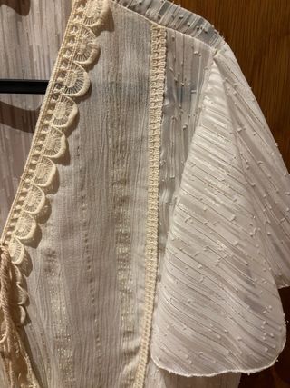 Blusa boho crema con encaje y lazada – Talla S/M