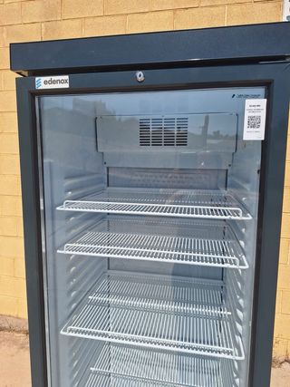 Nevera vertical nueva