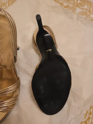 Sandalias doradas violeta ,sin uso