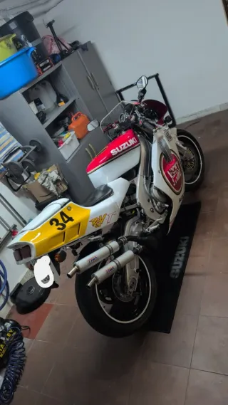 Suzuki RGV 250 VJ22