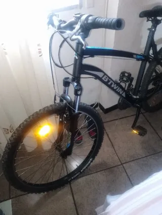 Bicicleta montaña BTWIN 18 marcha. amortiguador.